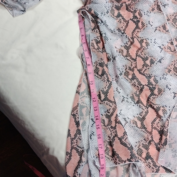 Snake skin look sheer women's one size fits all wrap - Picture 8 of 8